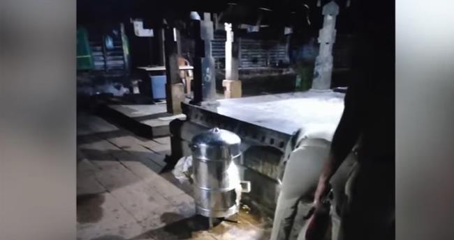 കൂ­​ത്താ­​ട്ടു­​കു​ള­​ത്ത് ക്ഷേ­​ത്ര ഭ­​ണ്ഡാ­​രം കു­​ത്തി­​തു­​റ­​ന്ന് ക­​വ​ര്‍​ച്ച