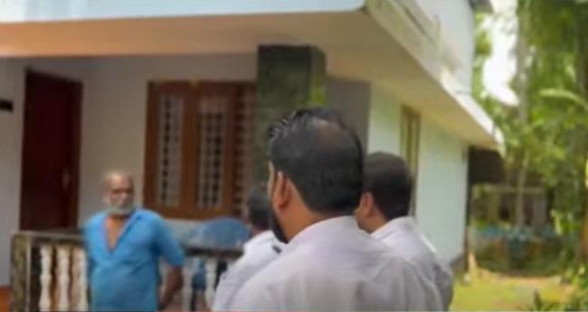 ജപ്തി നോട്ടീസ് കിട്ടിയ മൂന്നംഗ കുടുംബം ജീവനൊടുക്കാന്‍ ശ്രമിച്ചു; ഒരാള്‍ ഗുരുതരാവസ്ഥയില്‍
