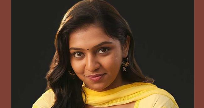 ഐ​ടി ജീ​വ​ന​ക്കാ​ര​നെ ത​ട്ടി​ക്കൊ​ണ്ടു​പോ​യ കേ​സ്; ന​ടി ല​ക്ഷ്മി മേ​നോ​ന്‍റെ അ​റ​സ്റ്റ് ഹൈ​ക്കോ​ട​തി ത​ട​ഞ്ഞു