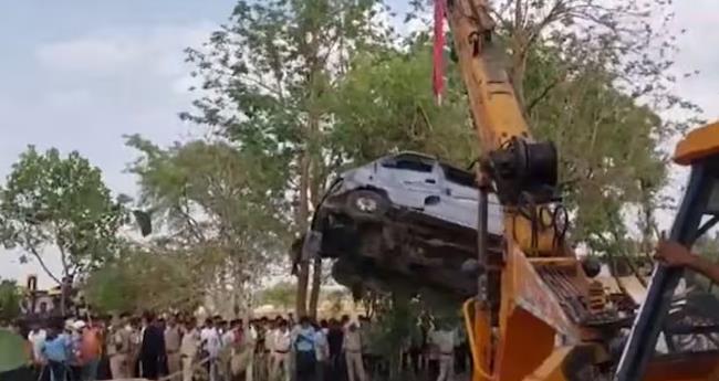 മ​ധ്യ​പ്ര​ദേ​ശി​ലെ വാ​ഹ​നാ​പ​ക​ടം; മ​ര​ണം 12 ആ​യി