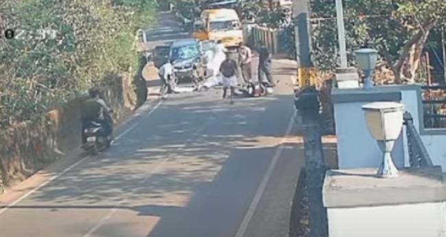 പാ​ല​ക്കാ​ട്ട് വാ​ഹ​നാ​പ​ക​ടം; ര​ണ്ട് പേ​ര്‍​ക്ക് ഗു​രു​ത​ര പ​രി​ക്ക്