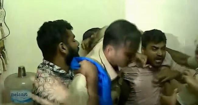 മ​ല​ബാ​റി​ലെ സീ​റ്റ് പ്ര​തി​സ​ന്ധി; കെ​എ​സ്‌​യു, എം​എ​സ്എ​ഫ് മാ​ര്‍​ച്ചി​ല്‍ സം​ഘ​ര്‍​ഷം