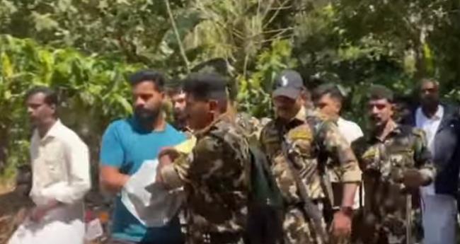 മാ​ന​ന്ത​വാ​ടി​യി​ല്‍ പ്ര​തി​ഷേ​ധ​വു​മാ​യി നാ​ട്ടു​കാ​ർ; ഒ.​ആ​ര്‍.​കേ​ളു​വി​നെ ത​ട​ഞ്ഞു