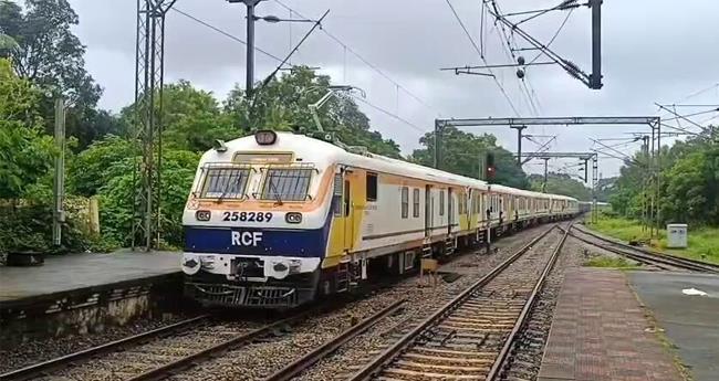 16 കോ​ച്ചു​ള്ള മെ​മു ട്രെ​യി​നു​ക​ൾ കേ​ര​ള​ത്തി​ൽ സ​ർ​വീ​സ് ആ​രം​ഭി​ച്ചു