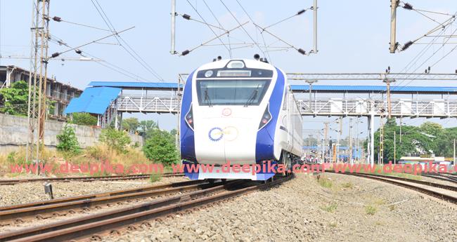 പ്ര​വ​ര്‍​ത്ത​ന ലാ​ഭ​ത്തി​ല്‍ തു​ട​ർ​ച്ച​യാ​യ കു​തി​പ്പു​മാ​യി കൊ​ച്ചി മെ​ട്രോ