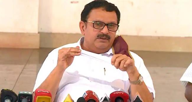 പി​ണ​റാ​യി​ക്ക് പാ​ദ​സേ​വ ചെ​യ്യു​ന്ന ഉ​ദ്യോ​ഗ​സ്ഥ​യാ​ണ് ദി​വ്യ എ​സ്.​ അ​യ്യ​ർ: കെ.​മു​ര​ളീ​ധ​ര​ൻ