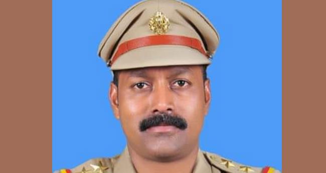 മോ​ട്ടോ​ർ വാ​ഹ​ന വ​കു​പ്പ് ഉ​ദ്യോ​ഗ​സ്ഥ​നെ കാ​റി​നു​ള്ളി​ൽ മ​രി​ച്ച നി​ല​യി​ൽ ക​ണ്ടെ​ത്തി