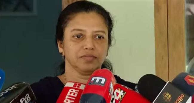 ത​ഹ​സി​ല്‍​ദാ​ര്‍ പ​ദ​വി​യി​ല്‍​നി​ന്ന് മാ​റ്റ​ണം; റ​വ​ന്യൂ​വ​കു​പ്പി​ന് അ​പേ​ക്ഷ ന​ല്‍​കി ന​വീ​ന്‍ ബാ​ബു​വി​ന്‍റെ ഭാ​ര്യ