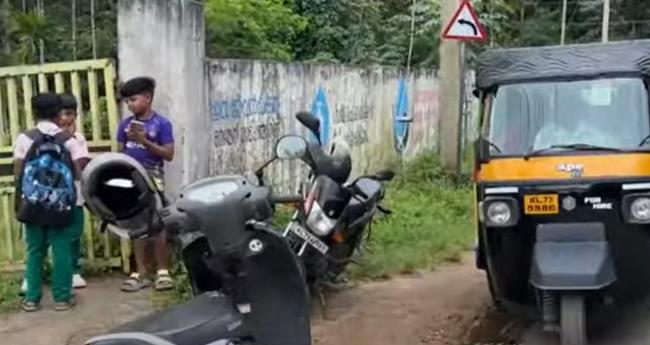 വ​യ​നാ​ട് നെ​ന്മേ​നി​യി​ല്‍ ഭൂ​മി​ക്ക​ടി​യി​ല്‍​നി​ന്ന് മു​ഴ​ക്ക​വും പ്ര​ക​മ്പ​ന​വും; ഉ​ദ്യോ​ഗ​സ്ഥ​ർ ഉ​ട​ൻ സ്ഥ​ല​ത്തെ​ത്തും