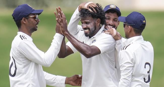 ര​ഞ്ജി: മ​ഹാ​രാ​ഷ്ട്ര​യ്ക്കെ​തി​രേ പി​ടി​മു​റു​ക്കി കേ​ര​ളം