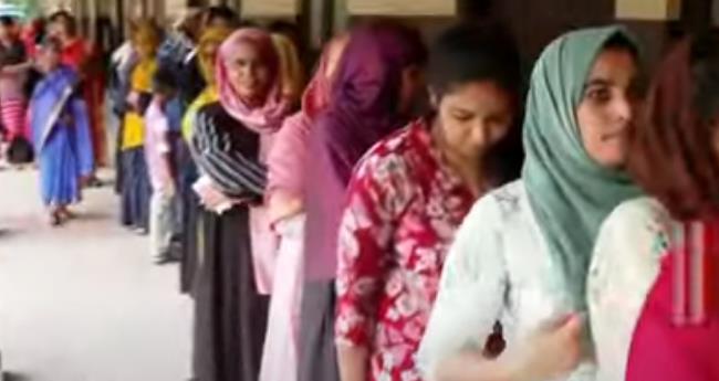 ആ​വേ​ശം ചോ​രാ​തെ നി​ല​മ്പൂ​ര്‍; ഉ​ച്ച​വ​രെ 46.73 ശ​ത​മാ​നം പോ​ളിം​ഗ്; ചു​ങ്ക​ത്ത​റ​യി​ലെ ബൂ​ത്തി​ൽ സം​ഘ​ർ​ഷം