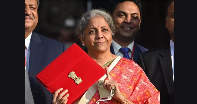 ബ​ജ​റ്റ്; ധ​ന​മ​ന്ത്രി രാ​ഷ്ട്ര​പ​തി ഭ​വ​നി​ലേ​ക്ക് പു​റ​പ്പെ​ട്ടു