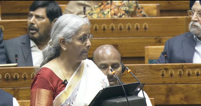 വ​ൻപ്ര​ഖ്യാ​പ​നങ്ങളു​മാ​യി ധ​ന​മ​ന്ത്രി; ബ​ജ​റ്റ് അ​വ​ത​ര​ണം പൂ​ർ​ത്തി​യാ​യി
