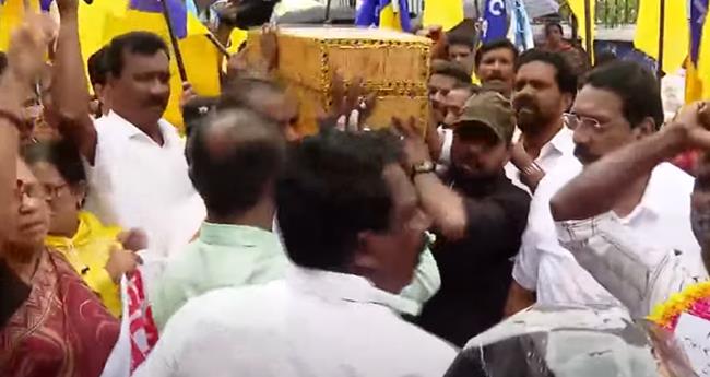 മു​ത​ല​പ്പൊ​ഴി​യി​ലെ അ​പ​ക​ട​ങ്ങ​ൾ; നി​യ​മ​സ​ഭാ മാ​ര്‍​ച്ചു​മാ​യി ല​ത്തീ​ന്‍ അ​തി​രൂ​പ​ത