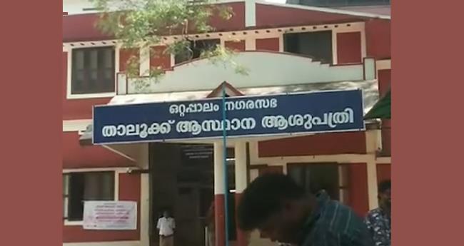 ഒ​റ്റ​പ്പാ​ല​ത്ത് പ്ല​സ്ടൂ വി​ദ്യാ​ര്‍​ഥി​യെ സ​ഹ​പാ​ഠി കു​ത്തി​പ​രി​ക്കേ​ല്‍​പ്പി​ച്ചു