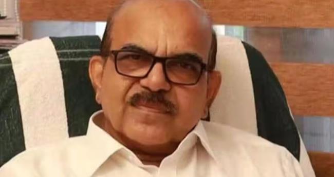 സ​തീ​ശ​നെ​തി​രെ ആ​രോ​പ​ണം ഉ​ന്ന​യി​ക്കാ​ൻ ആ​വ​ശ്യ​പ്പെ​ട്ടെ​ന്ന പ​രാ​മ​ർ​ശം; അ​ൻ​വ​റി​ന് വ​ക്കീ​ല്‍ നോ​ട്ടീ​സ​യ​ച്ച് പി.​ശ​ശി