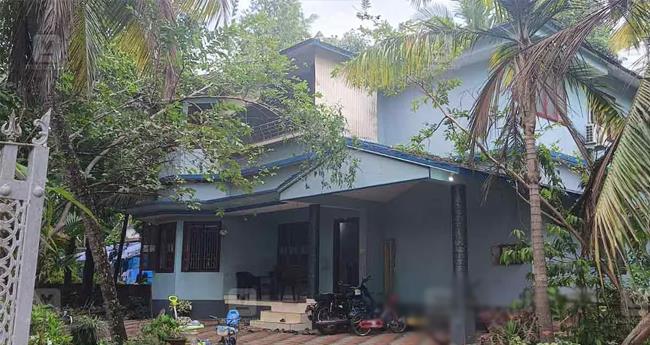 പ​യ്യ​ന്നൂ​രി​ല്‍ വ​ന്‍ ക​വ​ര്‍​ച്ച; വീ​ട് കു​ത്തി​തു​റ​ന്ന് 75 പ​വ​ന്‍ മോ​ഷ്ടി​ച്ചു