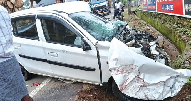 പെ​രു​മ്പാവൂ​രി​ൽ ലോ​റി​യും കാ​റും കൂ​ട്ടി​യി​ടി​ച്ച് അ​പ​ക​ടം; അ​ഞ്ചു​പേ​ർ​ക്ക് പ​രി​ക്ക്