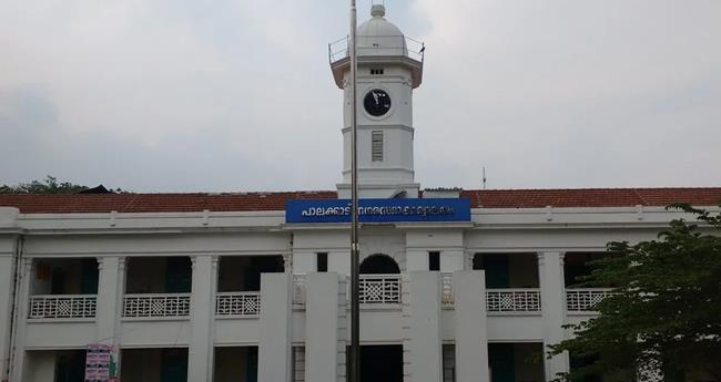 ആ​ശാ വ​ർ​ക്ക​ർ​മാ​ർ​ക്ക് അ​ധി​ക ധ​ന​സ​ഹാ​യം പ്ര​ഖ്യാ​പി​ച്ച് പാ​ല​ക്കാ​ട് ന​ഗ​ര​സ​ഭ