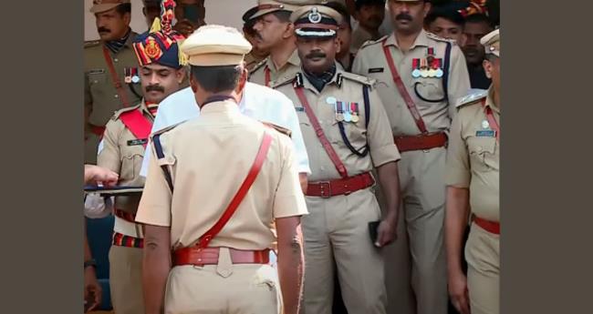 പോ​ലീ​സ് മെ​ഡ​ലി​ലെ അ​ക്ഷ​ര​തെ​റ്റ് ഡി​ഐ​ജി അ​ന്വേ​ഷി​ക്കും