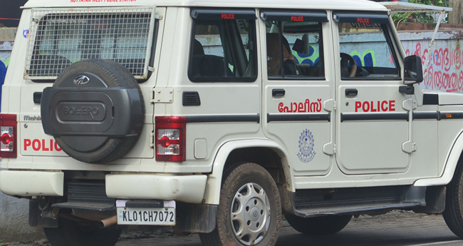 ഭാ​ര്യ​യെ പെ​ട്രോ​ള്‍ ഒ​ഴി​ച്ച് കൊ​ല​പ്പെ​ടു​ത്താ​ന്‍ ശ്ര​മം; യു​വാ​വ് അ​റ​സ്റ്റി​ൽ
