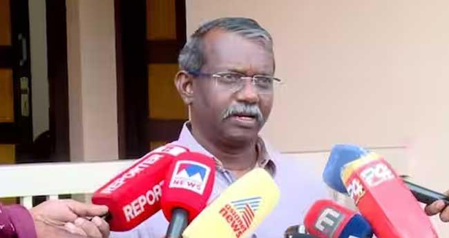 സി​ദ്ധാ​ർ​ഥ​ന്‍റെ മ​ര​ണം: ഡീ​നി​നെ​യും അ​സി. വാ​ർ​ഡ​നെ​യും സ​സ്‌​പെ​ൻ​ഡ് ചെ​യ്ത് വി​സി