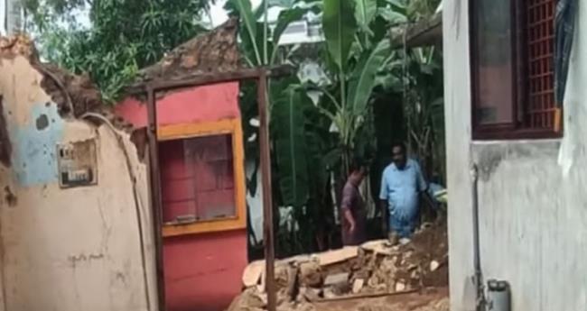 ക​ന​ത്ത മ​ഴ; വീ​ടി​ന്‍റെ ചു​മ​രി​ടി​ഞ്ഞ് വീ​ണ് വീ​ട്ട​മ്മ മ​രി​ച്ചു