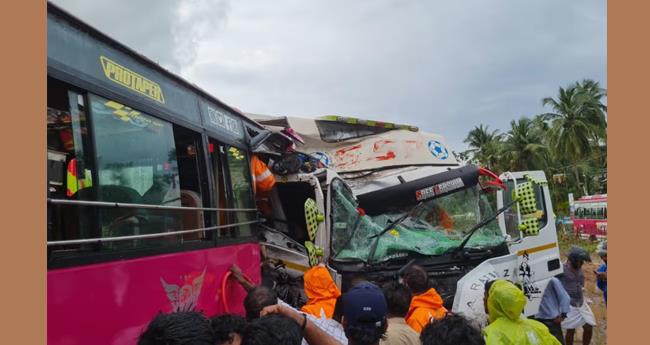 വ​ട​ക​ര​യി​ൽ സ്വ​കാ​ര്യ ബ​സും ക​ണ്ടെ​യ്ന​ർ ലോ​റി​യും കൂ​ട്ടി​യി​ടി​ച്ചു;16 പേ​ർ​ക്ക് പ​രി​ക്ക്