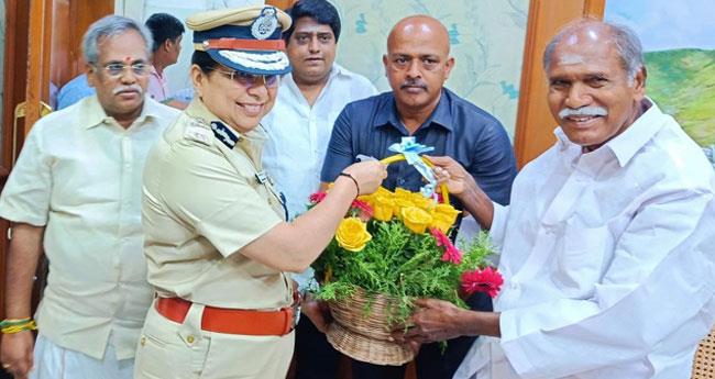 പു​തു​ച്ചേ​രി​യു​ടെ ഡി​ജി​പി​യാ​യി ശാ​ലി​നി സിം​ഗ് ചു​മ​ത​ല​യേ​റ്റു