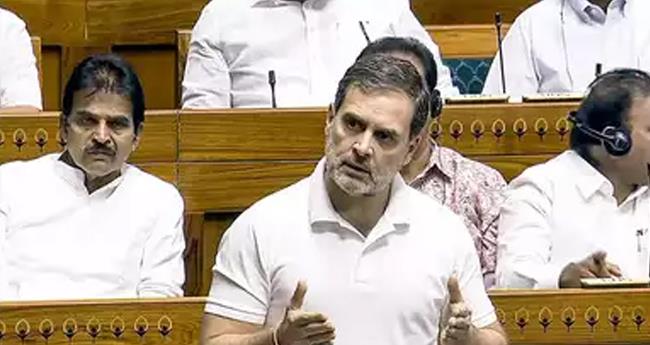 പ്ര​ധാ​ന​മ​ന്ത്രി​യെ മ​റ്റ് മ​ന്ത്രി​മാ​ര്‍​ക്ക് ഭ​യം, മോ​ദി ഇ​ന്ത്യ​യെ ച​ക്ര​വ്യൂ​ഹ​ത്തി​ല്‍ കു​രു​ക്കു​ന്നു: രാ​ഹു​ല്‍ ഗാ​ന്ധി