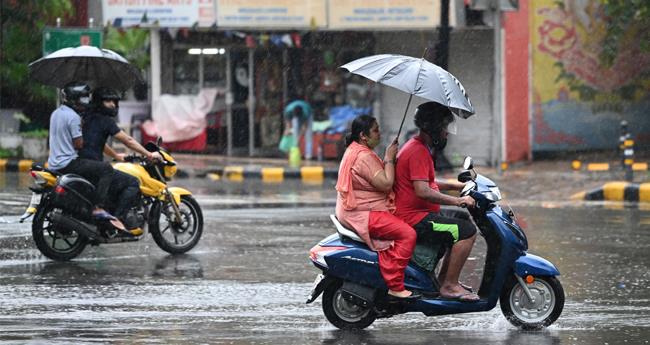 മ​ധ്യ​കേ​ര​ള​ത്തി​ല്‍ ബു​ധ​നാ​ഴ്ച വ​രെ ഇ​ടി​വെ​ട്ട് മ​ഴ