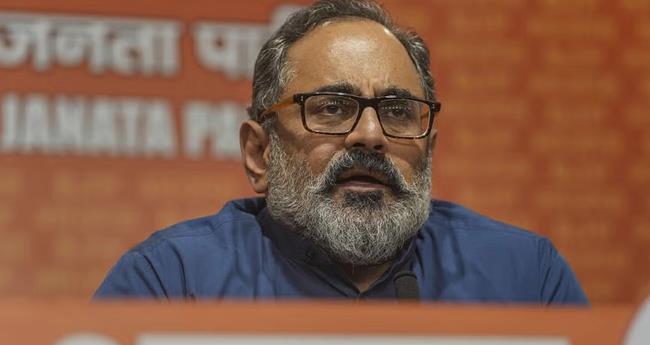 വീ​ണ വി​ജ​യ​നെ പ്ര​തി​ച്ചേ​ർ​ത്ത് കു​റ്റ​പ​ത്രം; മു​ഖ്യ​മ​ന്ത്രി രാ​ജി​വ​യ്ക്ക​ണ​മെ​ന്ന് രാ​ജീ​വ്‌ ച​ന്ദ്ര​ശേ​ഖ​ർ