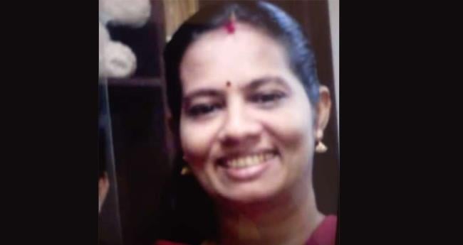 കൊ​ല്ല​ത്ത് ബാ​ങ്ക് സെ​ക്ര​ട്ട​റി തൂ​ങ്ങി മ​രി​ച്ച നി​ല​യി​ല്‍