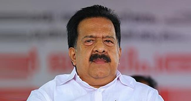 ചെ​ന്നി​ത്ത​ല​യെ ക​സ്റ്റ​ഡി​യി​ലെ​ടു​ത്ത് മും​ബൈ പോ​ലീ​സ്