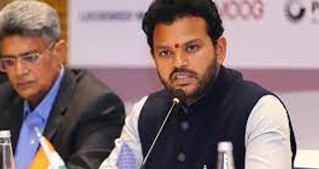 സ​ര്‍​ക്കാ​ര്‍ മ​രി​ച്ച​വ​രു​ടെ കു​ടും​ബ​ങ്ങ​ള്‍​ക്കൊ​പ്പം; സു​ര​ക്ഷ​യി​ല്‍ വി​ട്ടു​വീ​ഴ്ച​യി​ല്ലെ​ന്ന് വ്യോ​മ​യാ​ന​മ​ന്ത്രി