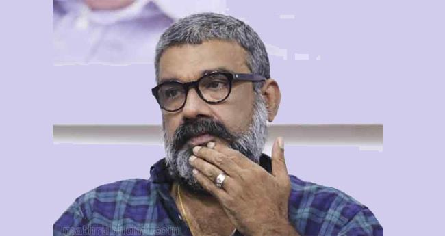 യു​വാ​വി​നെ ലൈം​ഗി​ക​മാ​യി പീ​ഡി​പ്പി​ച്ചെ​ന്ന കേ​സ്; ര​ഞ്ജി​ത്തി​ന് മു​ൻ​കൂ​ർ ജാ​മ്യം