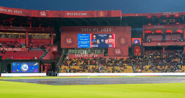 ക​ന​ത്ത മ​ഴ; ആ​ർ​സി​ബി-​പ​ഞ്ചാ​ബ് കിം​ഗ്സ് മ​ത്സ​രം വൈ​കു​ന്നു