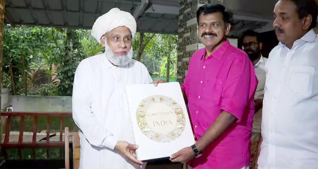 "സ​മ​സ്ത ആ​ത്മീ​യ​രം​ഗ​ത്തെ സൂ​ര്യ​തേ​ജ​സ്': വി​വാ​ദ​ങ്ങ​ൾ​ക്കി​ടെ ജി​ഫ്രി ത​ങ്ങ​ളു​മാ​യി കൂ​ടി​ക്കാ​ഴ്ച ന​ട​ത്തി സ​ന്ദീ​പ് വാ​ര്യ​ർ