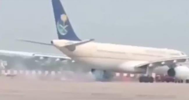 ഹ​ജ്ജ് യാ​ത​ക്കാ​രു​മാ​യി വ​ന്ന സൗ​ദി വി​മാ​ന​ത്തി​ല്‍ തീ; ​യാ​ത്ര​ക്കാ​രെ ഒ​ഴി​പ്പി​ച്ചു