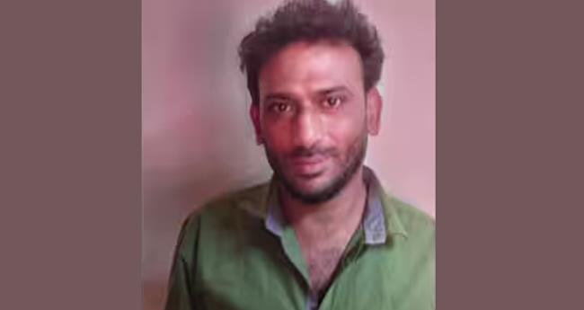 പ​ത്താം ക്ലാ​സ് വി​ദ്യാ​ർ​ഥി​ക​ളു​ടെ സെ​ന്‍റ് ഓ​ഫ് പാ​ർ​ട്ടി​യ്ക്കാ​യി ക​ഞ്ചാ​വെ​ത്തി​ച്ചു ന​ൽ​കി​; യുവാവ് പി​ടി​യി​ൽ