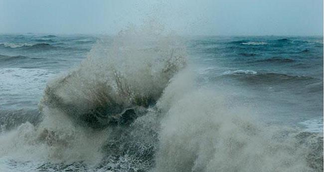 സം­​സ്ഥാ​ന­​ത്ത് പ­​ല­​യി­​ട​ത്തും ക­​ട­​ലാ­​ക്ര​മ­​ണം; വീ­​ടു­​ക­​ളി​ല്‍ വെ­​ള്ളം ക​യ­​റി; ഓ­​റ­​ഞ്ച് അ­​ലേ​ര്‍­​ട്ട് തു­​ട­​രു​ന്നു