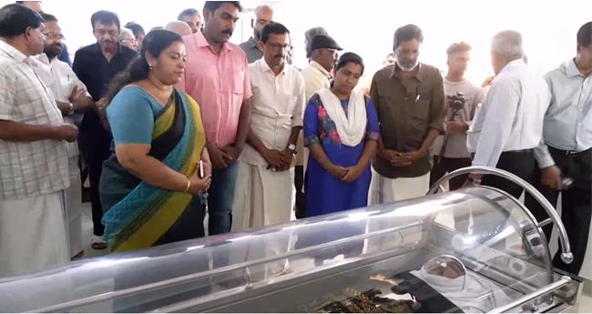 ന​ട​ൻ ഷാ​ന​വാ​സി​ന് വി​ട ന​ല്കി സി​നി​മാ​ലോ​കം; പൊ​തു​ദ​ർ​ശ​നം വ​സ​തി​യി​ൽ