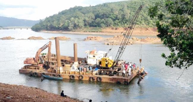 ഷി​രൂ​രി​ൽ ഡ്ര​ഡ്ജ​ർ ഉ​പ​യോ​ഗി​ച്ചു​ള്ള തെ​ര​ച്ചി​ൽ ഇ​ന്നും തുടരും