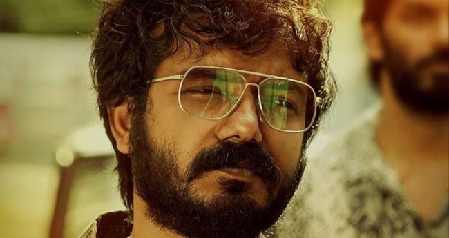 ബൈ​ക്ക് യാ​ത്രി​ക​നെ ഇ​ടി​ച്ചി​ട്ട​ശേ​ഷം കാ​ർ നി​ർ​ത്താ​തെ പോ​യി; ശ്രീ​നാ​ഥ് ഭാ​സി​യെ അറസ്റ്റ് ചെയ്ത് വിട്ടയച്ചു