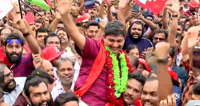 നി​ല​മ്പൂ​രി​ലെ​ത്തി എം. ​സ്വ​രാ​ജ്; ആ​വേ​ശോ​ജ്ജ്വ​ല സ്വീ​ക​ര​ണ​വു​മാ​യി എ​ൽ​ഡി​എ​ഫ് പ്ര​വ​ർ​ത്ത​ക​ർ