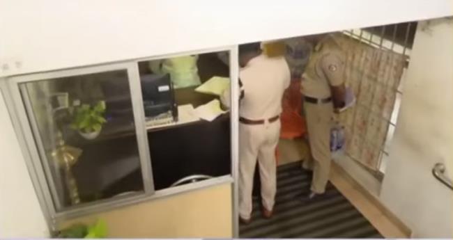 ആ​ശ​യെ ക​ഴു​ത്ത​റ​ത്ത് കൊ​ല​പ്പെ​ടു​ത്തി, പി​ന്നാ​ലെ കു​മാ​ര​ൻ തൂ​ങ്ങി​മ​രി​ച്ചു: ത​മ്പാ​നൂ​ർ ലോ​ഡ്ജി​ൽ ന​ട​ന്ന​ത് ക്രൂ​ര കൊ​ല​പാ​ത​കം