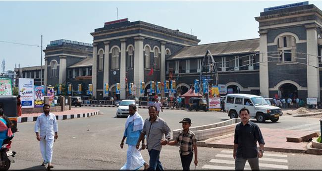 തി​രു​വ​ന​ന്ത​പു​രം റെ​യി​ൽ​വേ സ്റ്റേ​ഷ​നി​ൽ ഞാ​യ​റാ​ഴ്ച മു​ത​ൽ ക​ർ​ശ​ന നി​യ​ന്ത്ര​ണം