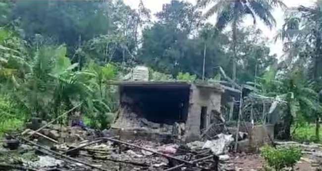 തി​രു​വ​ന​ന്ത​പു​ര​ത്ത് പ​ട​ക്ക​നി​ര്‍​മാ​ണ ശാ​ല​യി​ല്‍ തീ​പി​ടി​ത്തം, പൊ​ട്ടി​ത്തെ​റി; ഉട​മ​ക്ക് ഗു​രു​ത​ര​പ​രി​ക്ക്