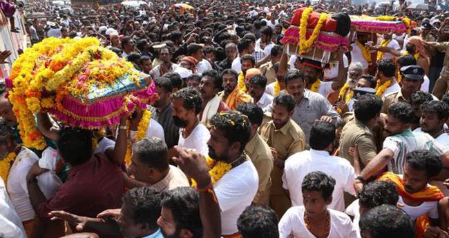 മ​ക​ര​വി​ള​ക്ക് മ​ഹോ​ത്സ​വം;​ തി​രു​വാ​ഭ​ര​ണ​ഘോ​ഷ​യാ​ത്ര ഇന്ന് പന്തളത്ത് നിന്ന് പുറപ്പെടും