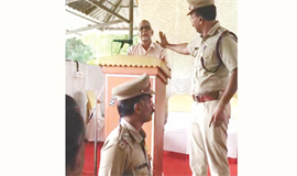 കാ​വി​പു​ത​ച്ച ഭാ​ര​താം​ബ:   പ​രി​പാ​ടി ത​ട​ഞ്ഞു